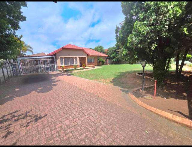 4 BEDROOM HOUSE FOR SALE IN PARKDENE